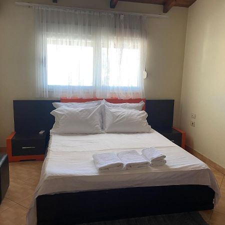 Lovely 2 Bedroom Apartment Tiranë Ngoại thất bức ảnh