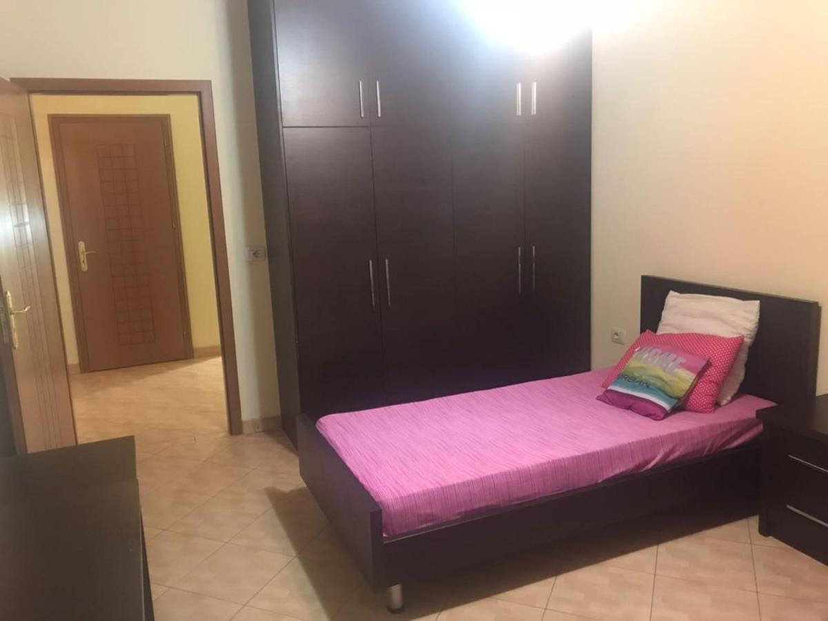 Lovely 2 Bedroom Apartment Tiranë Ngoại thất bức ảnh