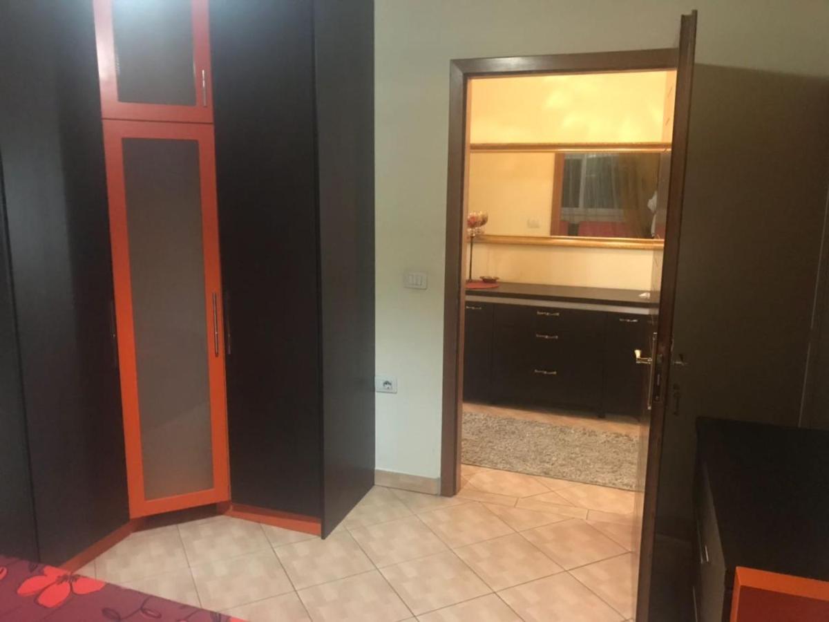 Lovely 2 Bedroom Apartment Tiranë Ngoại thất bức ảnh