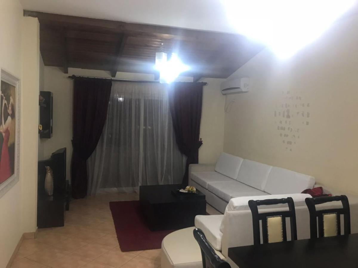 Lovely 2 Bedroom Apartment Tiranë Ngoại thất bức ảnh