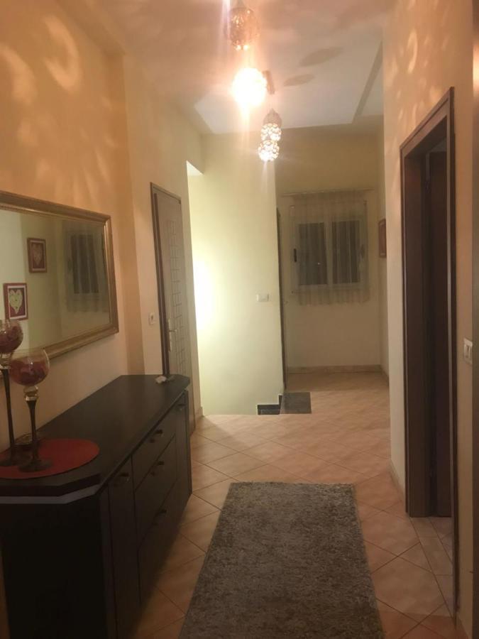 Lovely 2 Bedroom Apartment Tiranë Ngoại thất bức ảnh