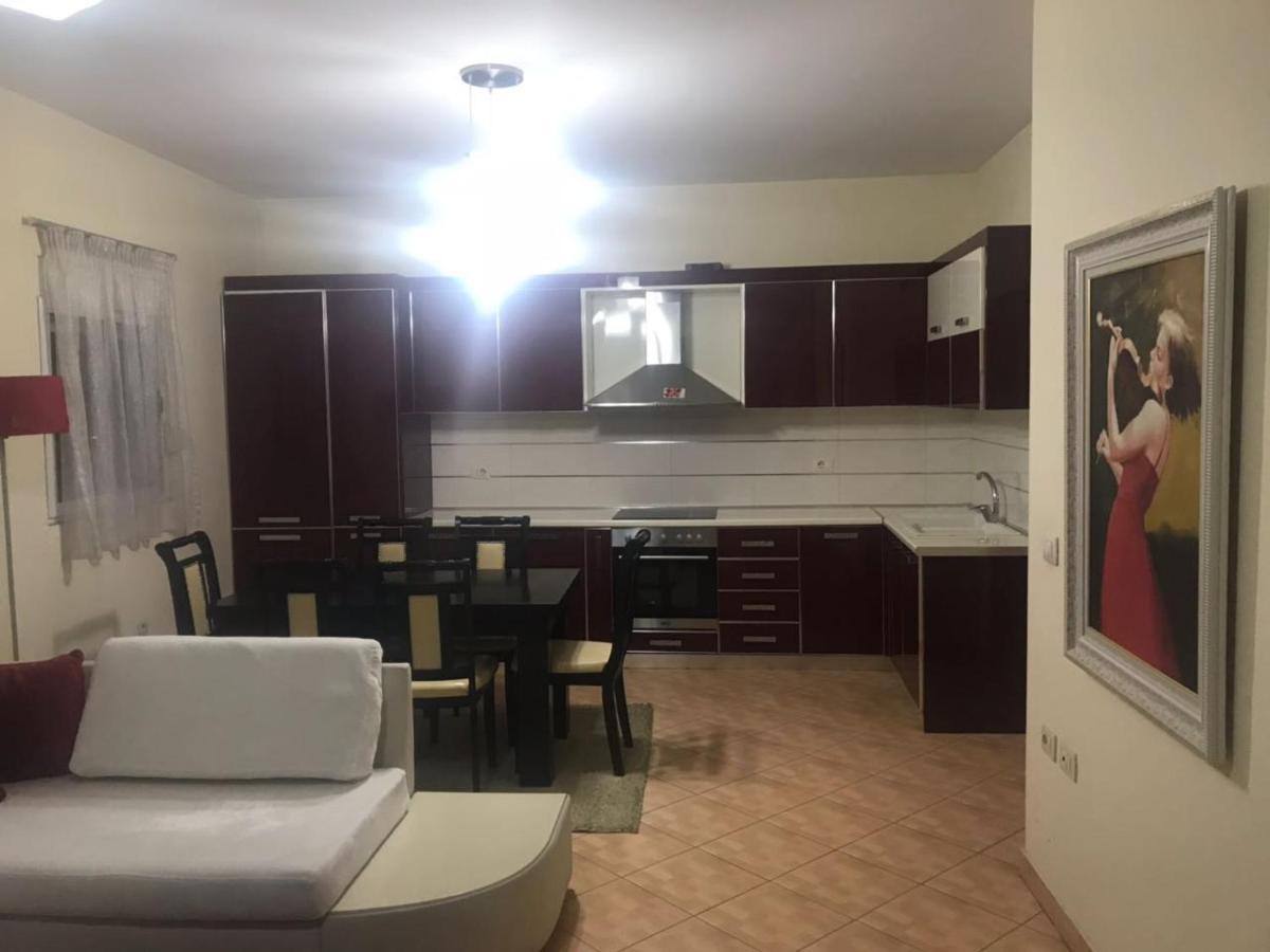Lovely 2 Bedroom Apartment Tiranë Ngoại thất bức ảnh