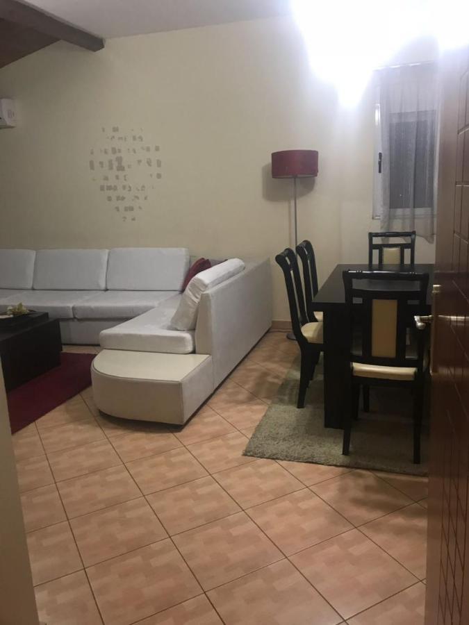 Lovely 2 Bedroom Apartment Tiranë Ngoại thất bức ảnh